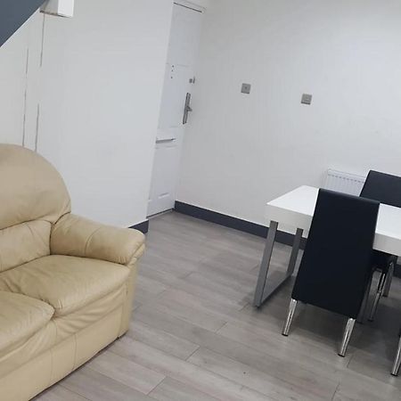 Homestay In Birmingham Sleeps 8 - Free Parking & Wifi Екстер'єр фото