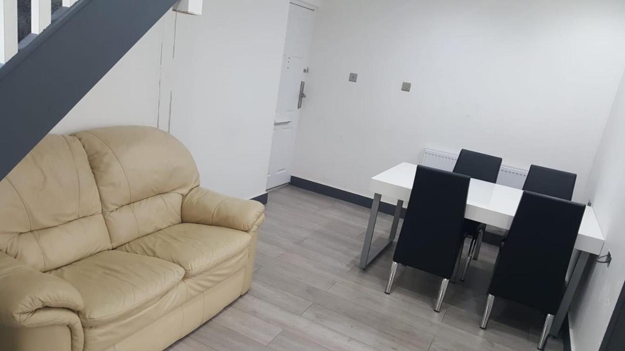 Homestay In Birmingham Sleeps 8 - Free Parking & Wifi Екстер'єр фото